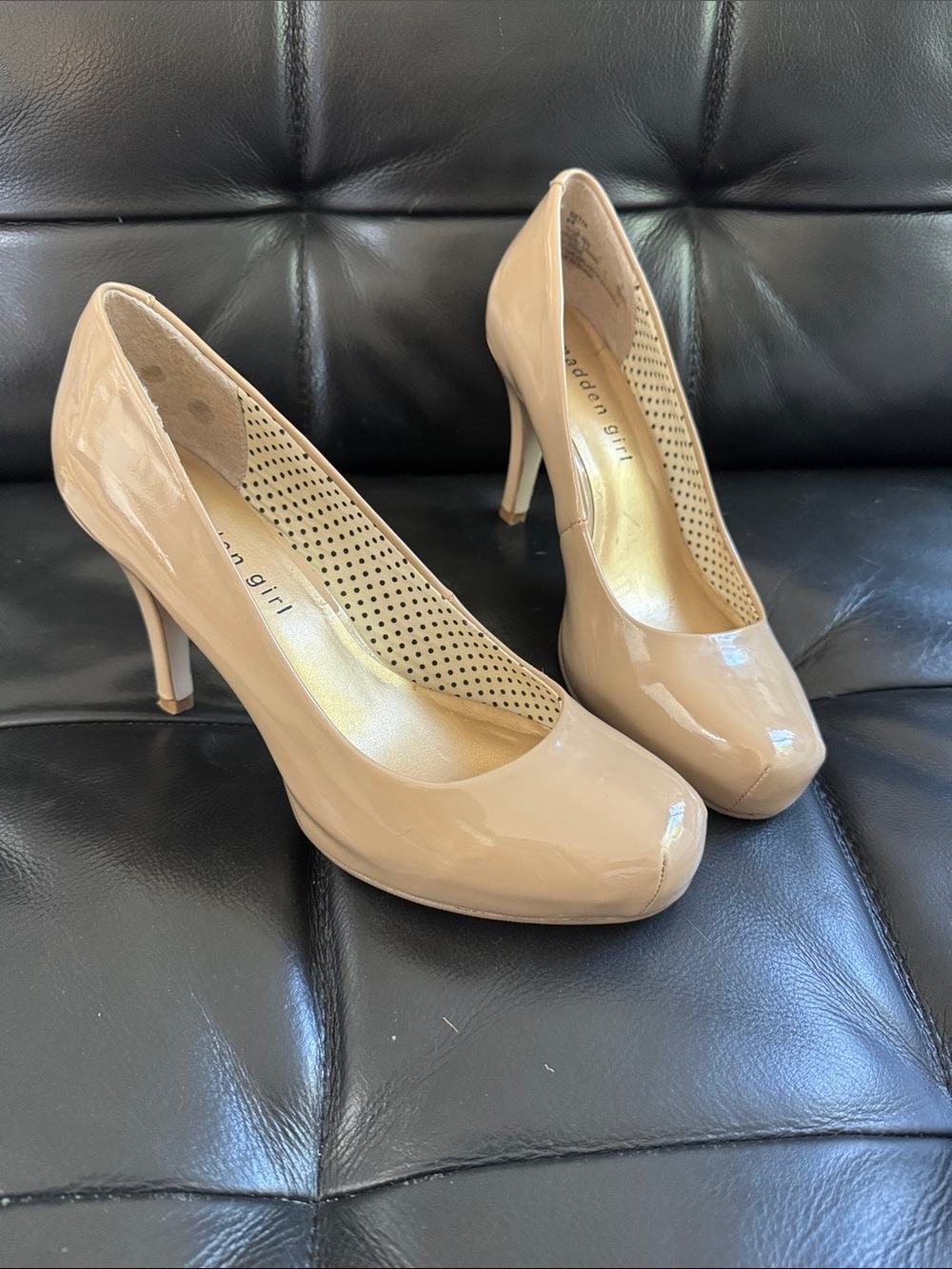 Madden Girl 6 1/2 wm’s nude / tan / beige Patent Getta High Heel Pumps - Classic